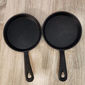 Set Of 2 mini cast iron skillets, likely around 5 inches (12.7 cm) in diameter